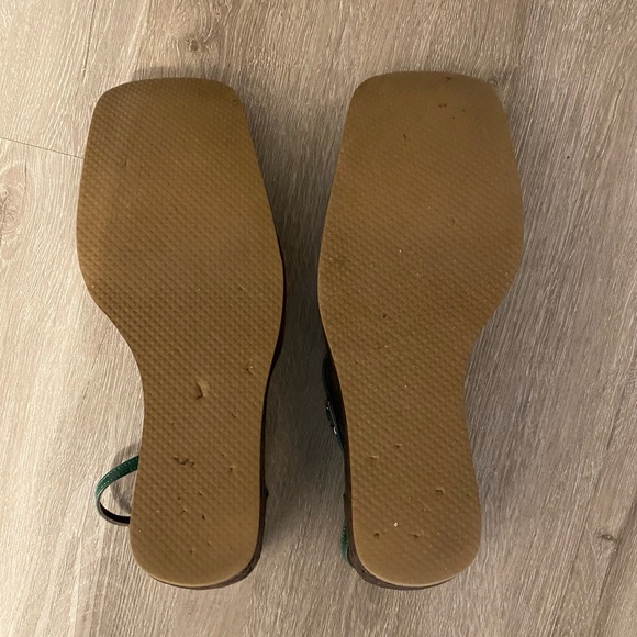 Shy wedge suede shoes with cork wedge. - Picture 4 of 5